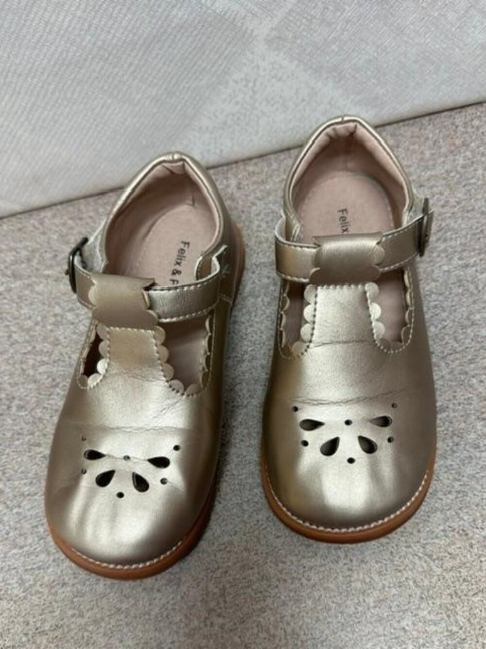 Felix & Flora gold dress shoes, size 11